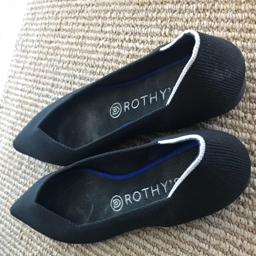 Rothys black pointed toe flat 8.5